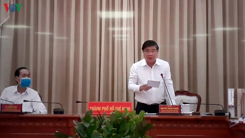 tphcm kien nghi mo dan mot so hoat dong thiet yeu hinh 1