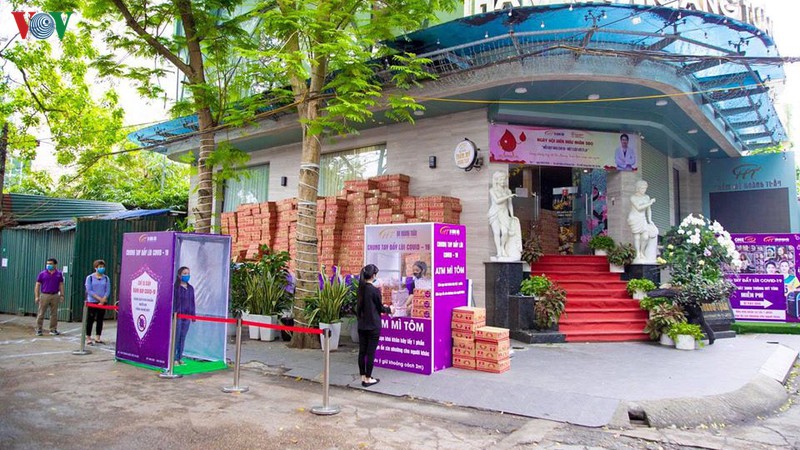 "atm mi tom" cua bac si va tinh nguyen vien tang cho nguoi ngheo hinh 11