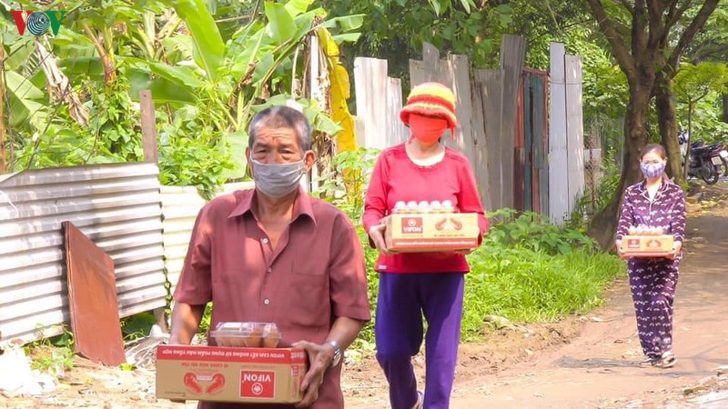 "atm mi tom" cua bac si va tinh nguyen vien tang cho nguoi ngheo hinh 3