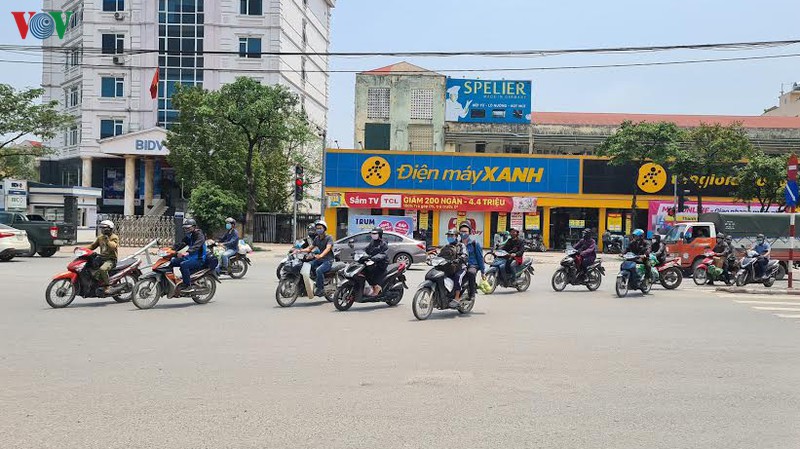 cach ly xa hoi: cua ngo thu do van dong nguoi tham gia giao thong ngay cuoi tuan hinh 7