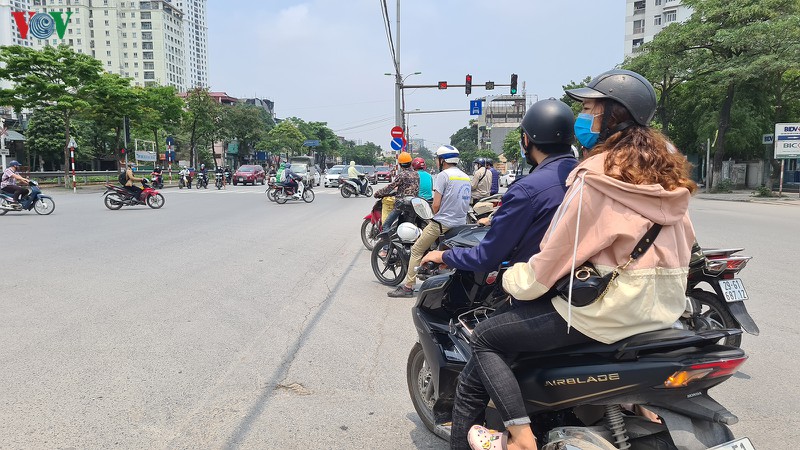 cach ly xa hoi: cua ngo thu do van dong nguoi tham gia giao thong ngay cuoi tuan hinh 8