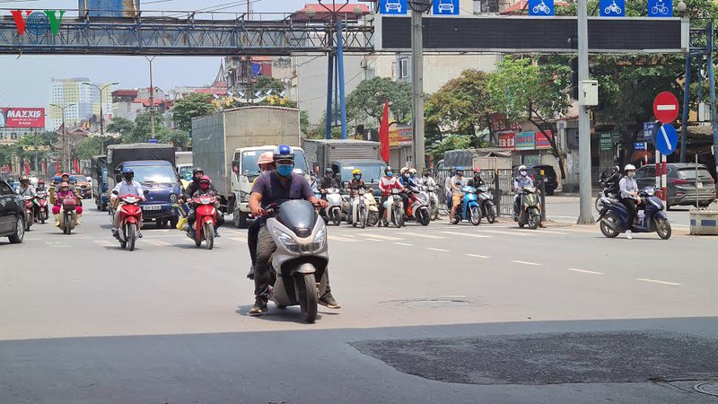 cach ly xa hoi: cua ngo thu do van dong nguoi tham gia giao thong ngay cuoi tuan hinh 9