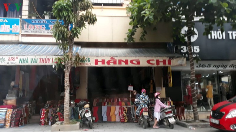nguoi dan tu "noi long" cach ly, nhieu quan an, ca phe mo cua don khach hinh 1