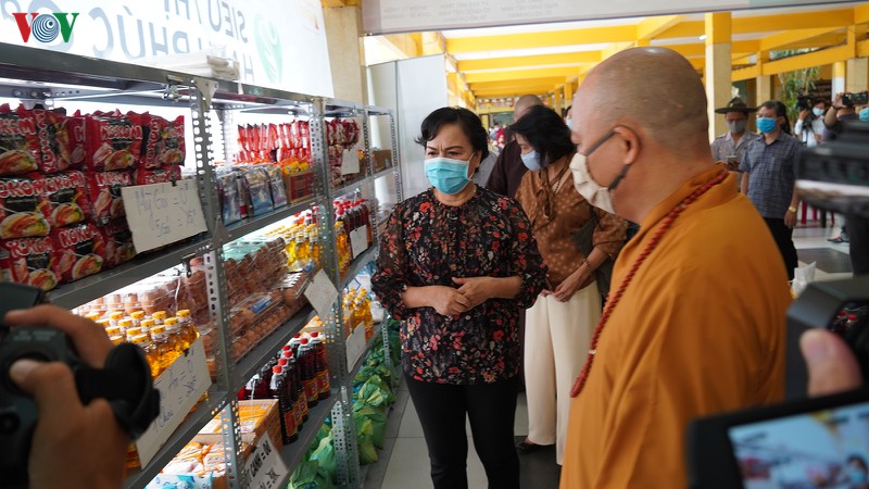 sieu thi hanh phuc 0 dong den voi nguoi ngheo o tphcm hinh 9