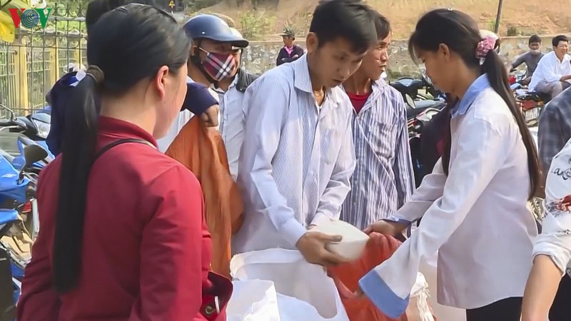 khong de nguoi dan bi doi trong mua giap hat hinh 1