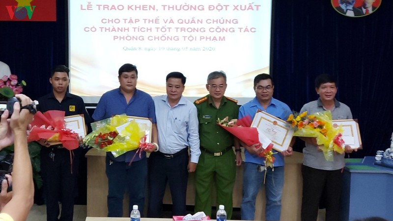 khen thuong tap the, ca nhan tham gia bat cuop tai cho binh dien hinh 2