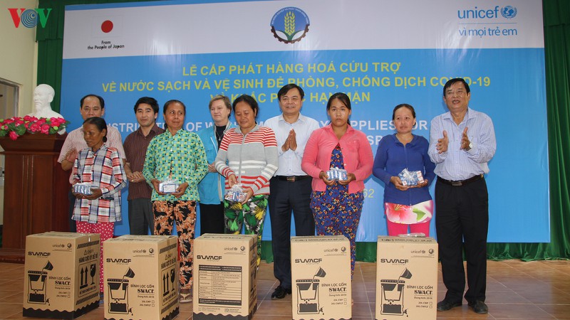 hang tram ho dan duoc ho tro do anh huong dich covid-19 va han man hinh 1