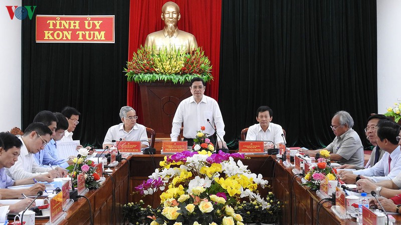 ong pham minh chinh lam viec voi ban thuong vu tinh uy kon tum hinh 1