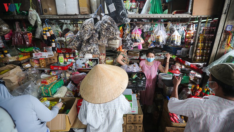 nguoi dan da nang nhao ra cho mua thuc pham tich tru hinh 11
