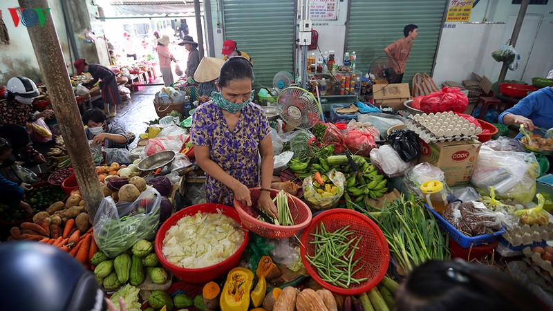 nguoi dan da nang nhao ra cho mua thuc pham tich tru hinh 12