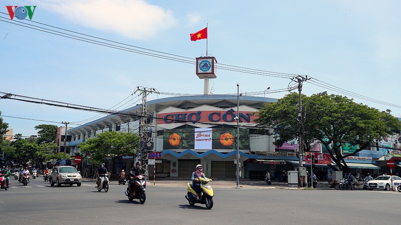 nguoi dan da nang nhao ra cho mua thuc pham tich tru hinh 18