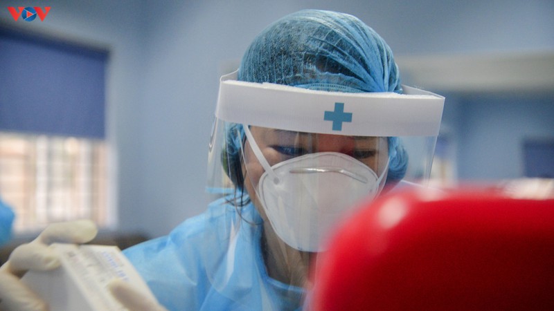 quang ninh: nguoi dan doi mua di test nhanh covid-19 hinh 9