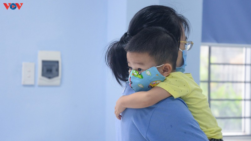 quang ninh: nguoi dan doi mua di test nhanh covid-19 hinh 3