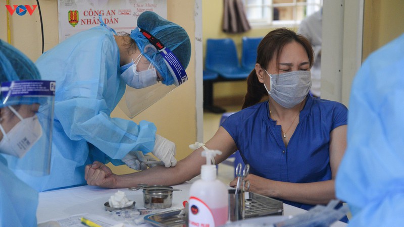 quang ninh: nguoi dan doi mua di test nhanh covid-19 hinh 5