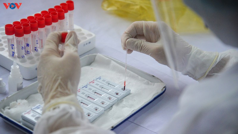 quang ninh: nguoi dan doi mua di test nhanh covid-19 hinh 6