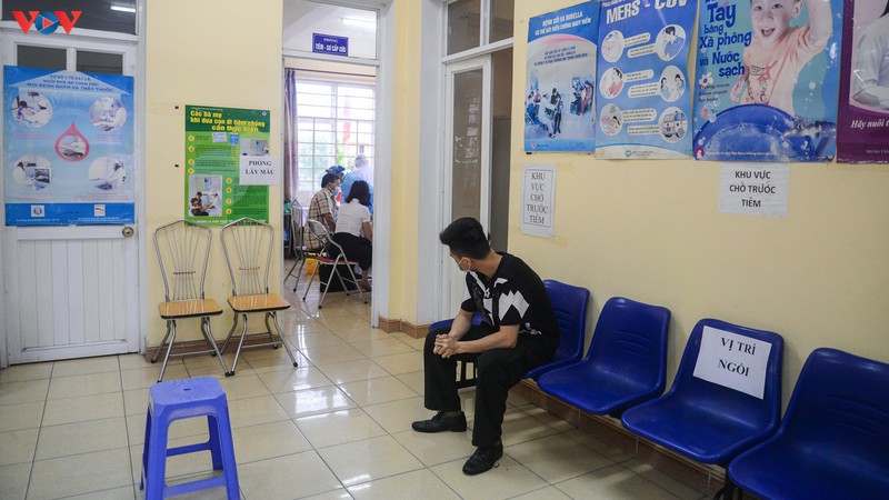 quang ninh: nguoi dan doi mua di test nhanh covid-19 hinh 7