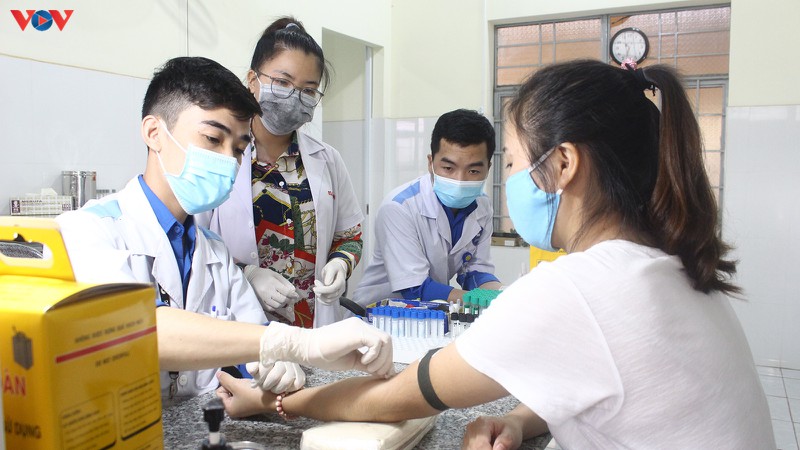hon 300 sinh vien nganh y tinh nguyen tham gia chong dich covid-19 hinh 2