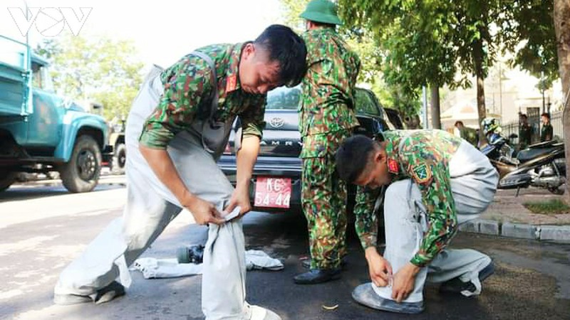 anh: hai phong phun hoa chat khu khuan cac tuyen duong chinh hinh 2
