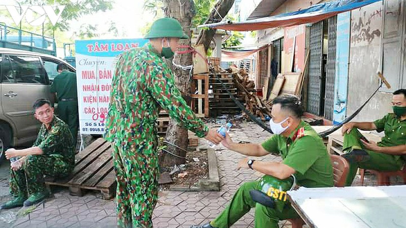 anh: hai phong phun hoa chat khu khuan cac tuyen duong chinh hinh 8