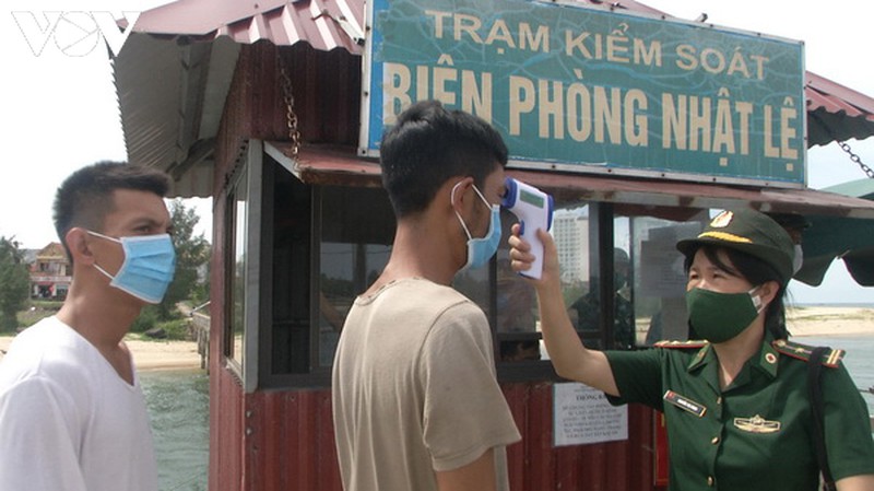 quang binh cuu 8 ngu dan bi chim tau hinh 1