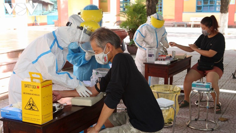 da nang xet nghiem covid-19 cho hang nghin nguoi nuoc ngoai hinh 1