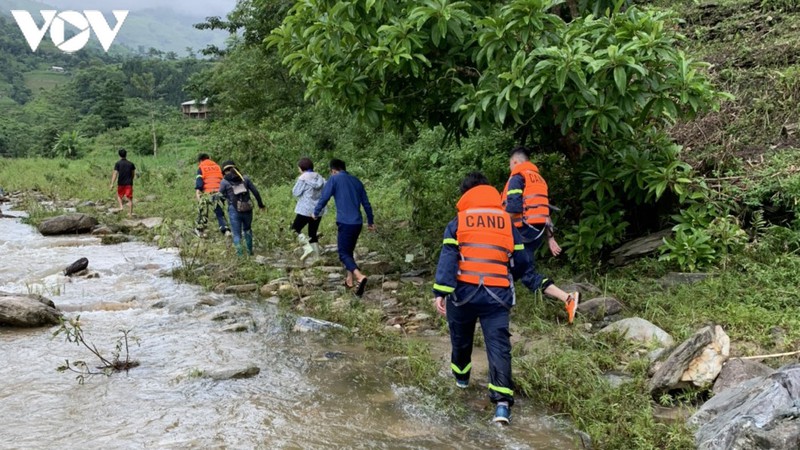 lao cai tim thay thi the thay mo nga suoi tren duong di cung ve hinh 1