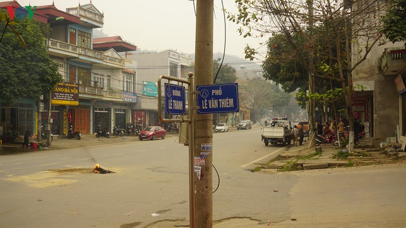 be gai tu vong thuong tam khi bi xe tai vuot au, cat duong hinh 1