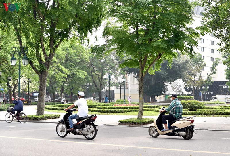 ảnh: người hà nội vô tư vượt đèn đỏ, không đội mũ bảo hiểm vì...vắng csgt hình 19 anh: nguoi ha noi vo tu vuot den do, khong doi mu bao hiem vi...vang csgt hinh 19