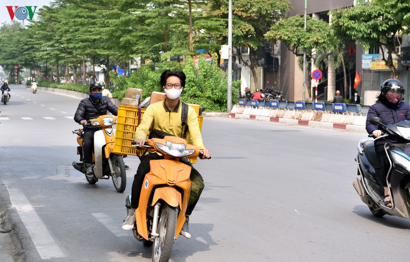 ảnh: người hà nội vô tư vượt đèn đỏ, không đội mũ bảo hiểm vì...vắng csgt hình 3 anh: nguoi ha noi vo tu vuot den do, khong doi mu bao hiem vi...vang csgt hinh 3