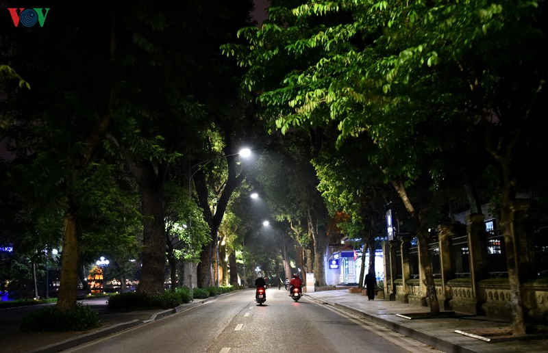 ha noi - dem nam mo pho dong hinh 1