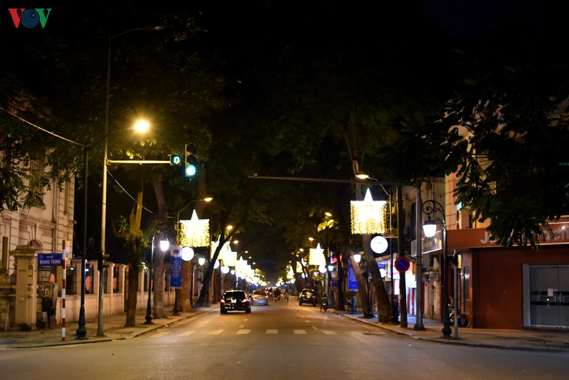 ha noi - dem nam mo pho dong hinh 18