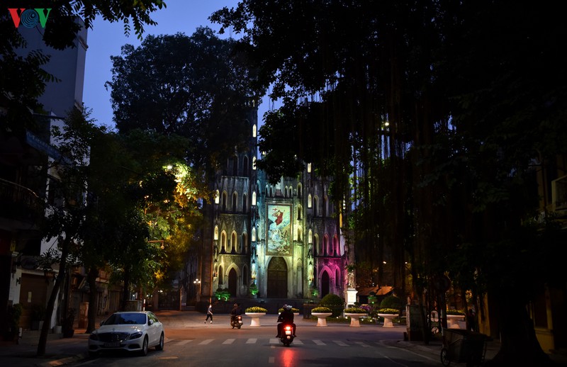 ha noi - dem nam mo pho dong hinh 2
