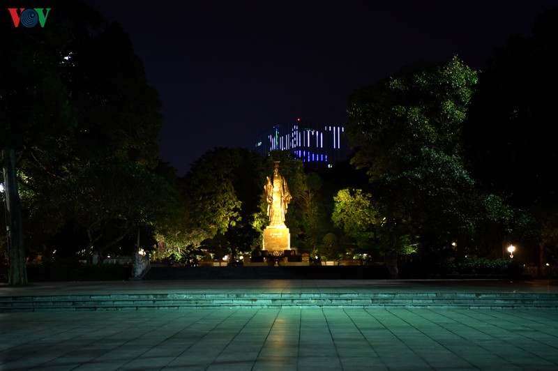 ha noi - dem nam mo pho dong hinh 9