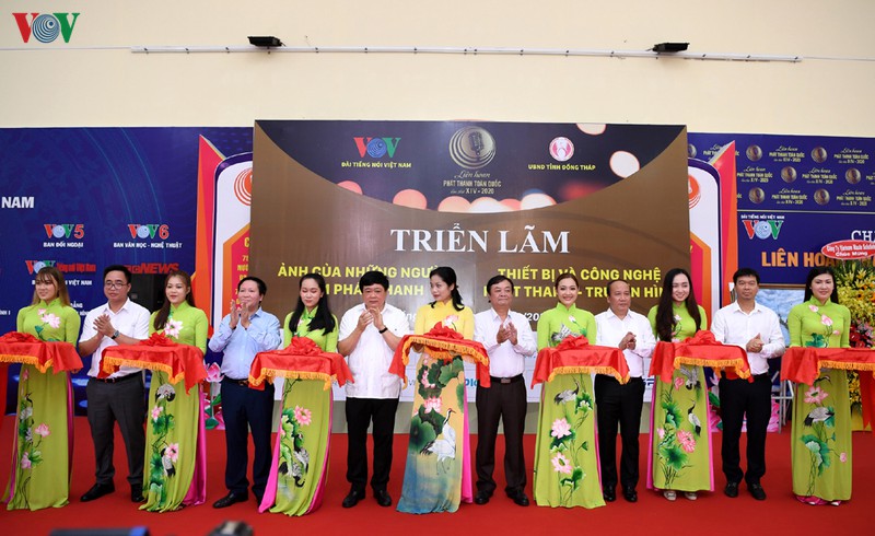 khai mac 2 trien lam trong khuon kho lhpt toan quoc lan thu xiv hinh 1