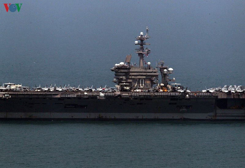 can canh tau san bay my uss carl vinson dang tham tp da nang hinh 1