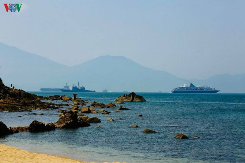 can canh tau san bay my uss carl vinson dang tham tp da nang hinh 12