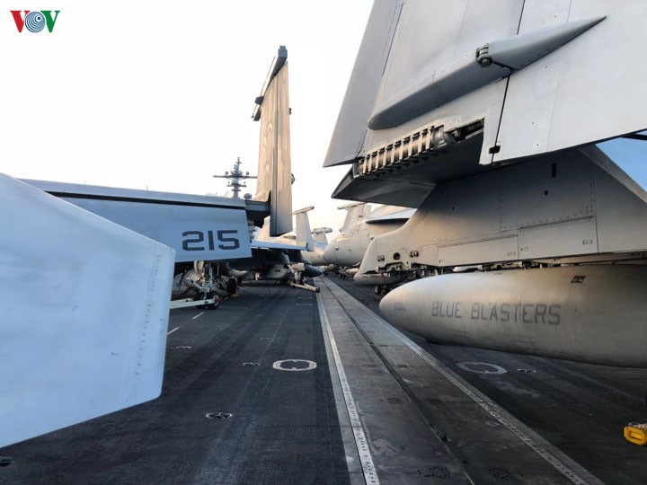 can canh tau san bay my uss carl vinson dang tham tp da nang hinh 2