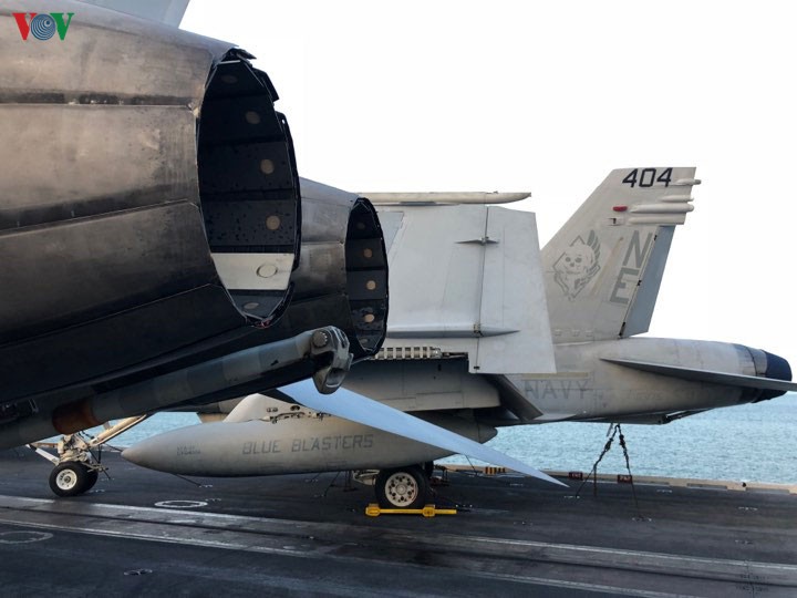 can canh tau san bay my uss carl vinson dang tham tp da nang hinh 4