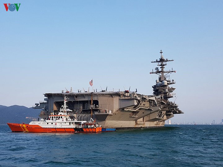 can canh tau san bay my uss carl vinson dang tham tp da nang hinh 5