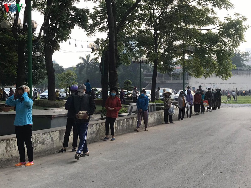 "neu con chen lan, du dau xot toi van phai dong cua atm gao mien phi" hinh 2