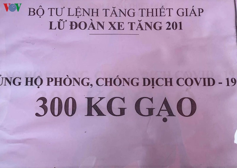 anh: xuc dong cu gia chong gay nhan ho tro tai atm rut gao "bang chan"  hinh 13