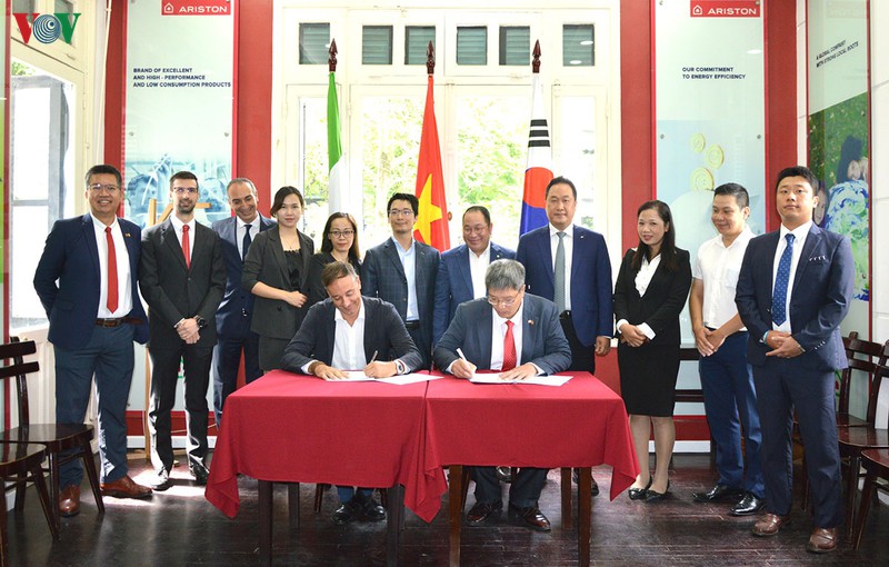 pho dai su italia: "viet nam dang la thi truong tiem nang cua the gioi" hinh 1