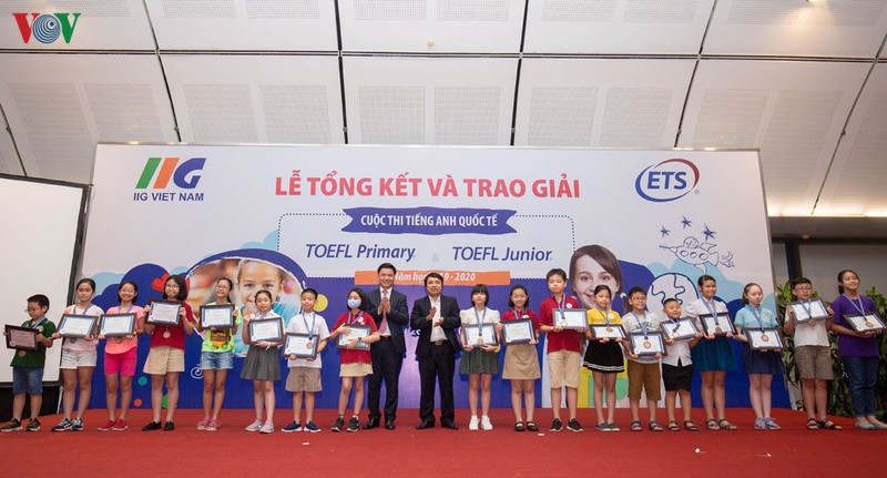 3 thi sinh gianh ngoi vi quan quan quoc gia cuoc thi tieng anh toefl hinh 1