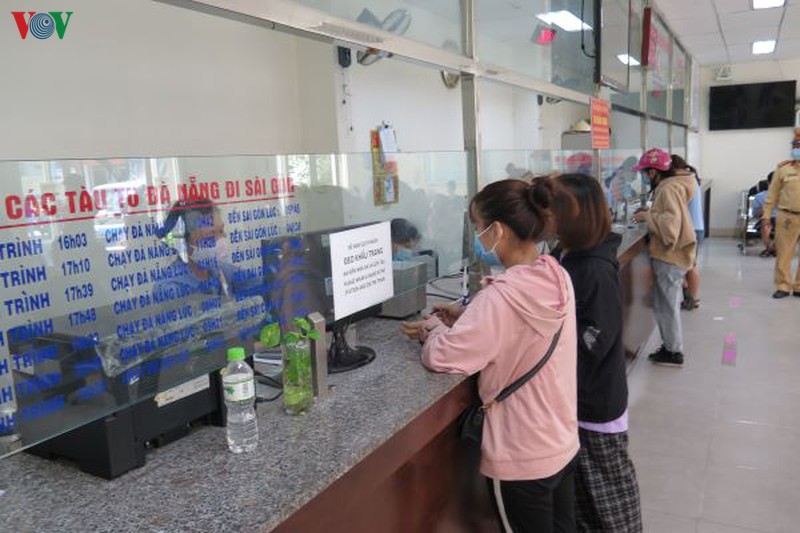 da nang: ho tro hanh khach doi tra ve tau hinh 2