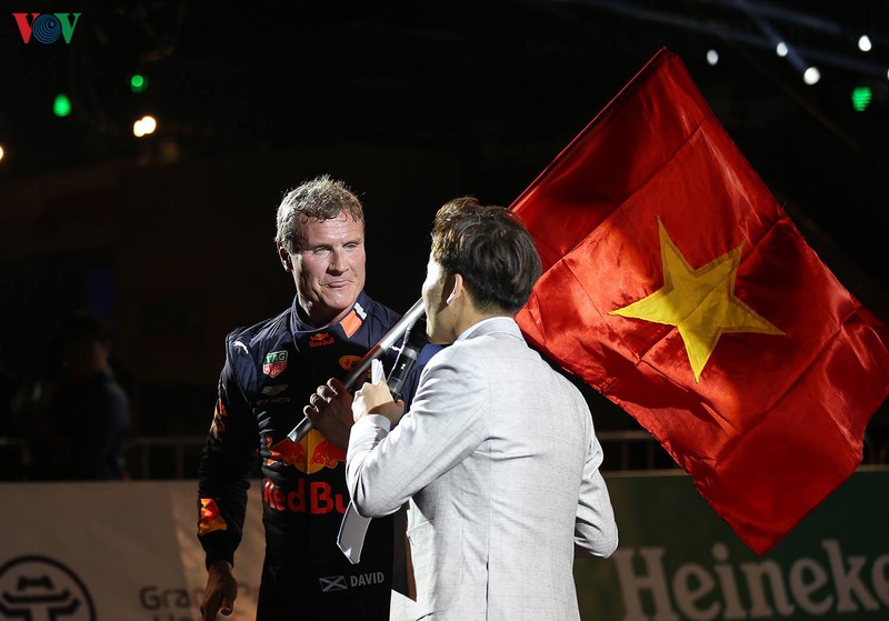 sieu pham drift "chay lop" cua hai quai thu f1 redbull tai ha noi hinh 20