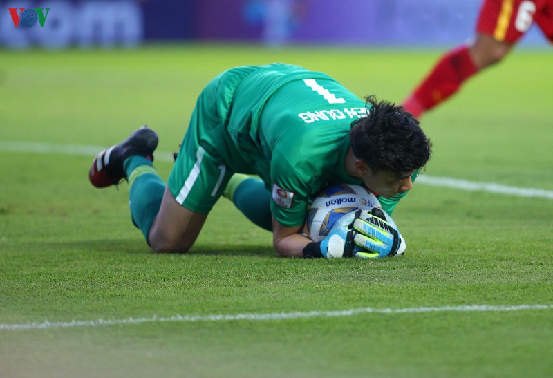 thu mon bui tien dung dinh chan thuong vai, kho ra san tran gap u23 jordan? hinh 2