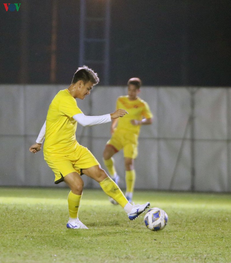 chum anh: u23 viet nam hao hung tap luyen, thay park "chi bai" quang hai hinh 3