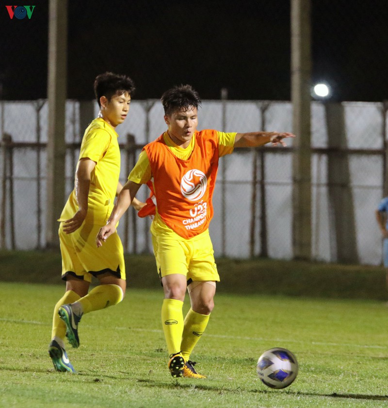 chum anh: u23 viet nam hao hung tap luyen, thay park "chi bai" quang hai hinh 8