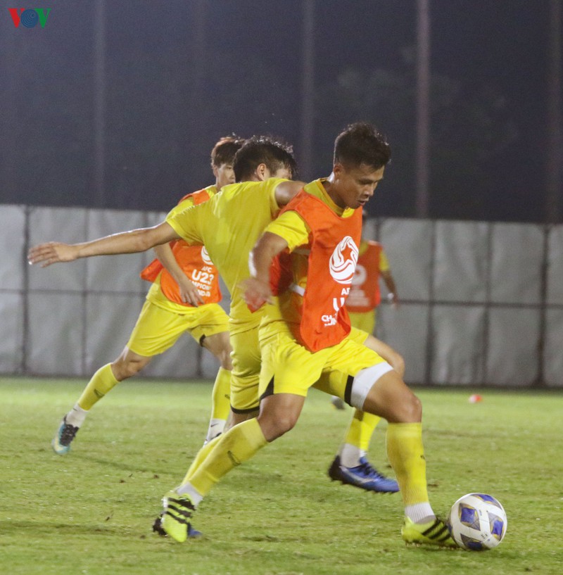 chum anh: u23 viet nam hao hung tap luyen, thay park "chi bai" quang hai hinh 10