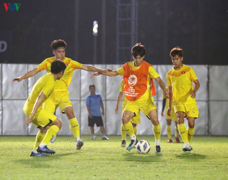 chum anh: u23 viet nam hao hung tap luyen, thay park "chi bai" quang hai hinh 11